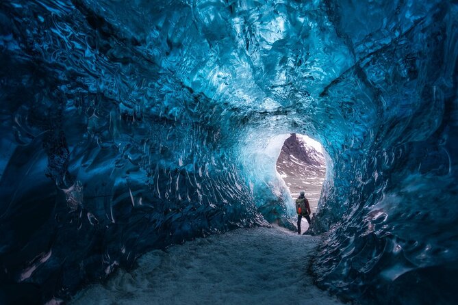 4 Day Northern Lights Adventure - Ice Caves & 4x4 Super Jeeps - Day 2: Katla ice caves and Reynisfjara