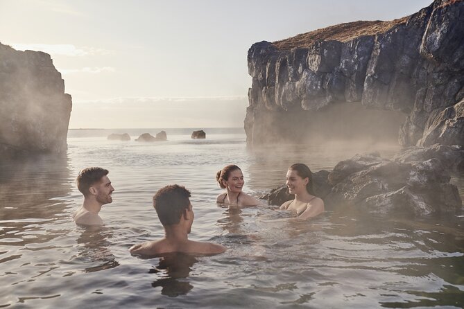 5-Day Northern Lights Hunt & Glacier Lagoon Tour - Day 1: A gentle start in Reykjavik