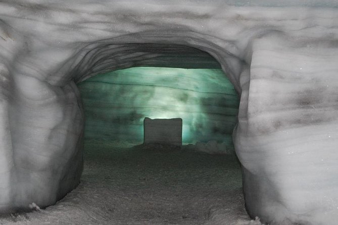7 Day Around Iceland Tour- PRIVATE TOUR - Day one: Parliament, geysers, tomatoes, and a warm lagoon