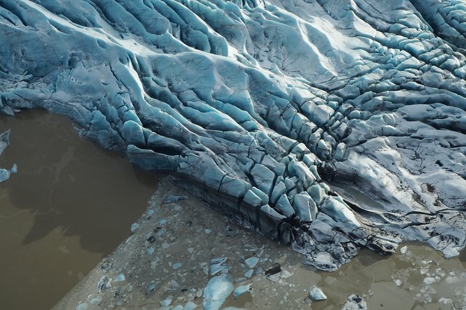 Airplane flight over glacier lagoons and Iceland's highest peak - Timing, group size, and weather planning