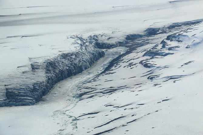 Airplane Flight over Vatnajökull Volcanic Eruption Sites - Why the small aircraft matters