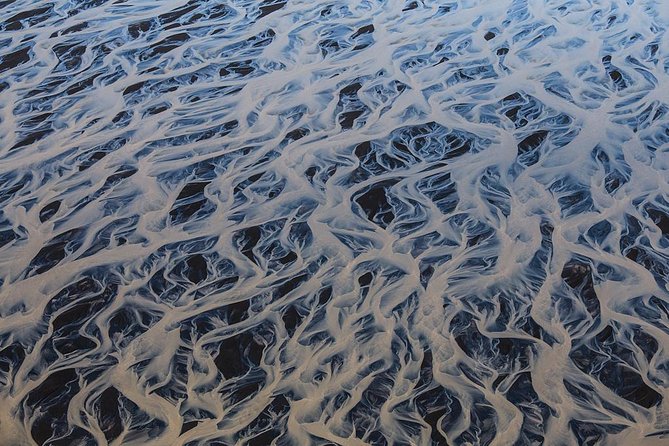 Airplane tour over black sands and riverbeds from Skaftafell - Why the black beaches look different from above