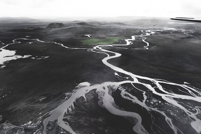 Airplane tour over black sands and riverbeds from Skaftafell - Who will get the most from this flight?