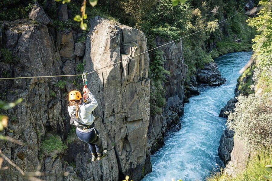 Akureyri: Zipline Tour - The guides make the experience work