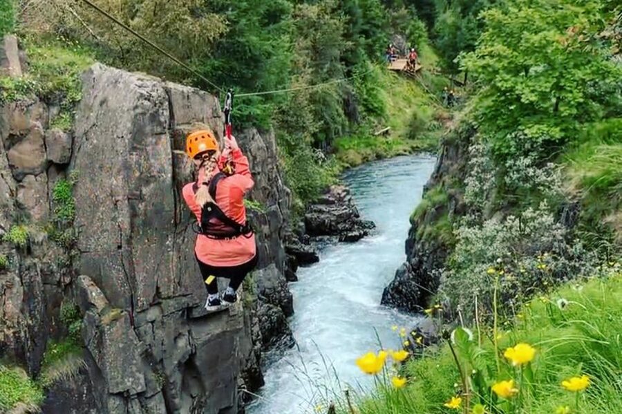 Akureyri: Zipline Tour - Weather, clothing, and small practical details