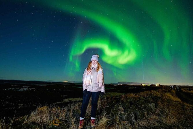 Award Winning Private Northern Lights Tour with All Inclusive - Reykjanes Peninsula: dark skies close to the capital