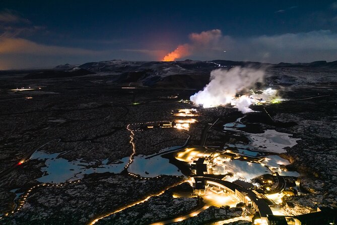 Blue Lagoon & Northern Lights Tour from Reykjavik - Chasing the northern lights after dark