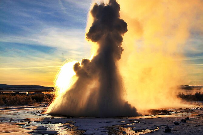 Day Trip to the Golden Circle and Blue Lagoon from Reykjavik - Strokkur: the dependable burst of the Golden Circle