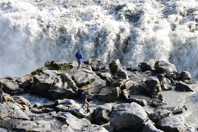 Diamond Circle, Waterfalls and Amazing Landscapes from Akureyri - Starting from Akureyri and settling into the drive