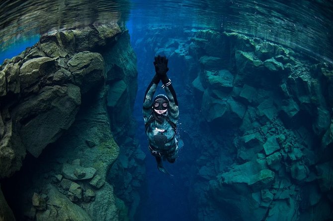 Freedive Silfra Half Day Tour - The briefing and two-minute walk to Silfra