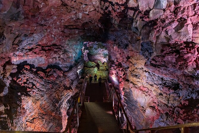 From Reykjavík: Evening Lava Tunnel Tour and Northern Lights Tour - Pickup at 7:30 p.m. requires a little planning