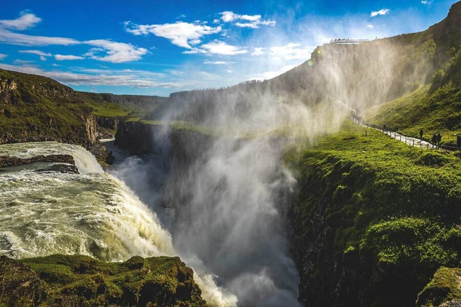 From Reykjavik: Full-Day Horse Riding & Golden Circle Tour - Þingvellir: a short walk through geology and politics