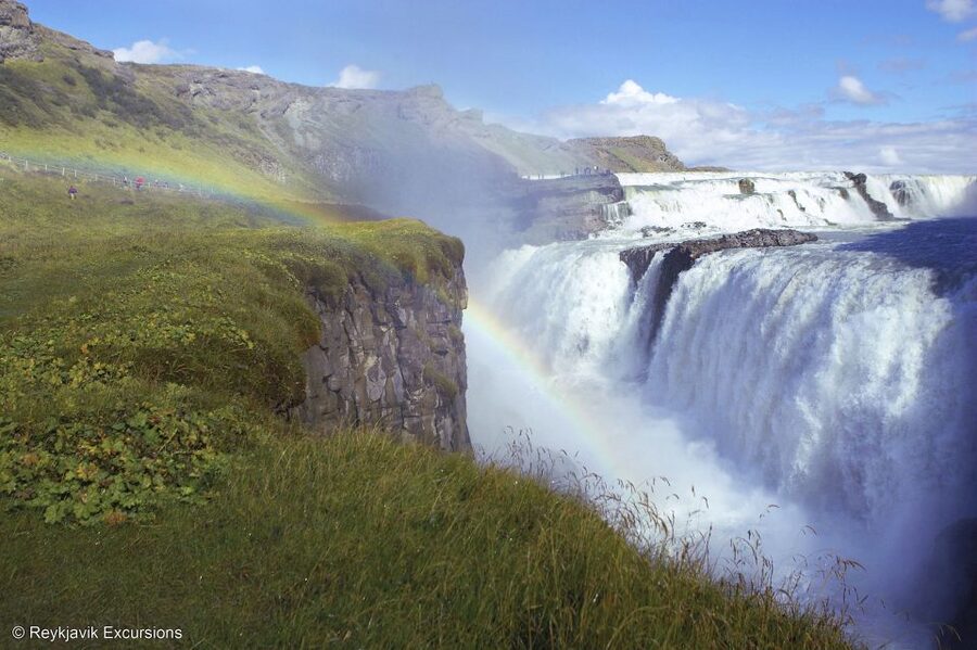 From Reykjavik: Golden Circle Guided Tour & Sky Lagoon Visit - Geysir: the geothermal stop with the best waiting game