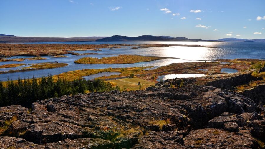 From Reykjavik: Golden Circle & Secret Lagoon Guided Tour - What the guide adds to the drive