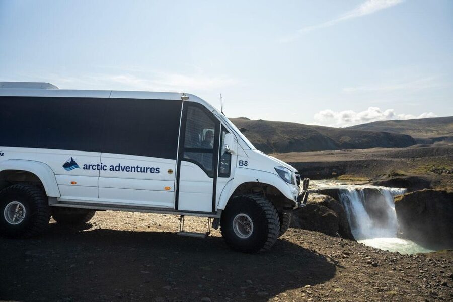 From Reykjavík: Landmannalaugar Day Hike - Guides, groups, and the pace of the day