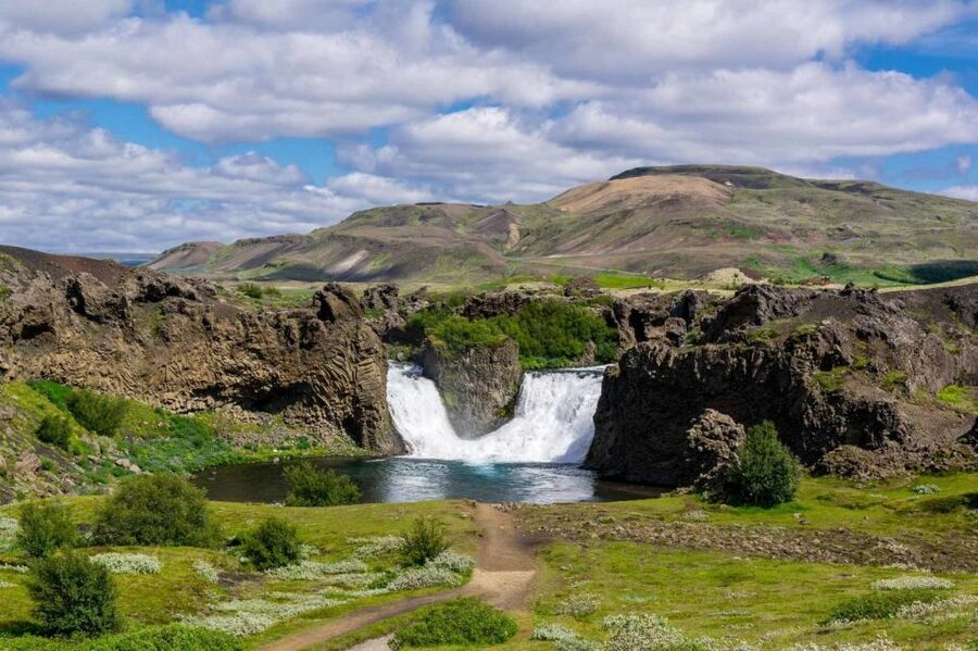 From Reykjavik: Landmannalaugar Day Tour by Luxury Jeep - Landmannalaugar’s colored mountains and lava