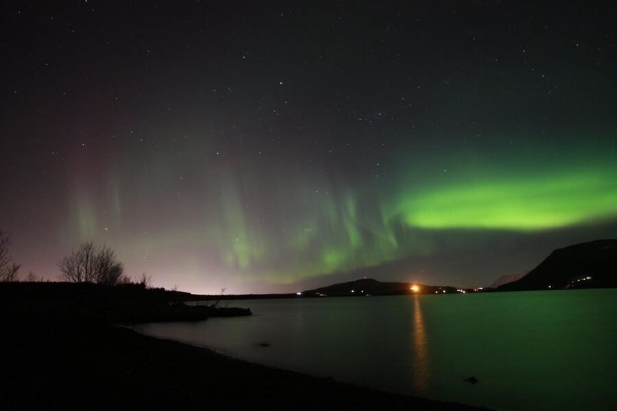 From Reykjavik: Northern Lights Hunt Super Jeep Tour - Professional photos, camera help, and cold fingers