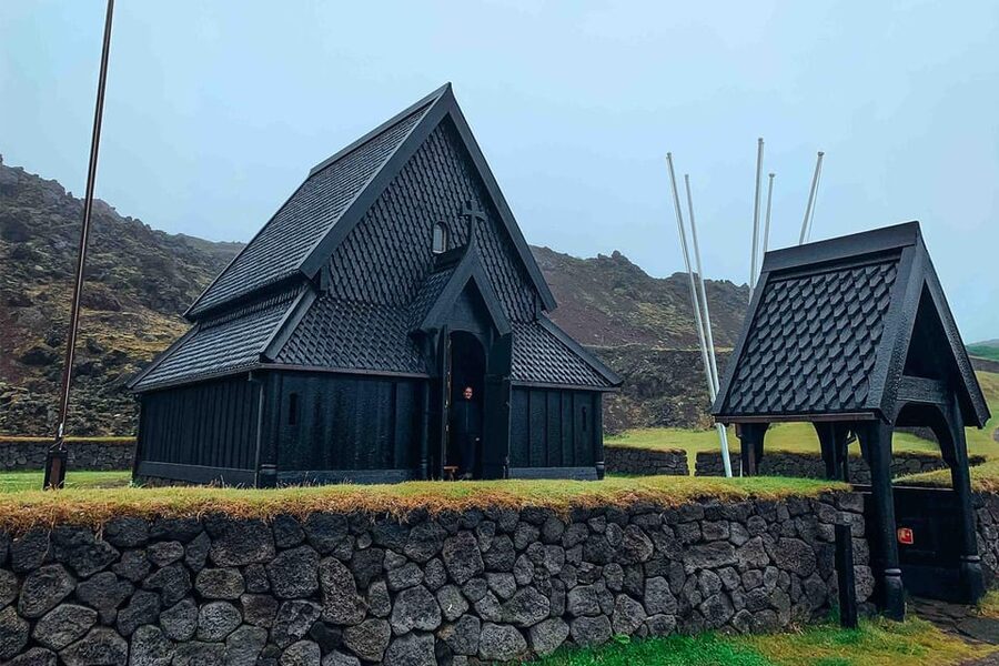 From Reykjavik: Puffin and Volcano Tour in Westman Islands - Elephant Rock and the volcanic coast