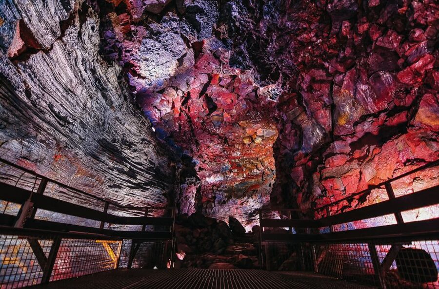 From Reykjavik: Raufarhólshellir Lava Tunnel by Bus - From Reykjavik to Raufarhólshellir in 30 minutes