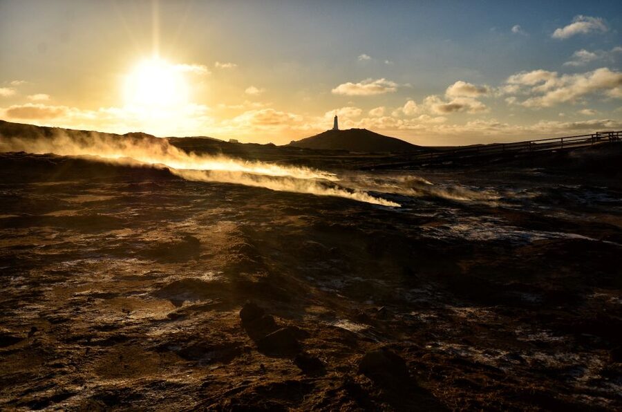 From Reykjavik: Reykjanes Geopark Tour & Airport Transfer - Kleifarvatn, a lake shaped by underground forces