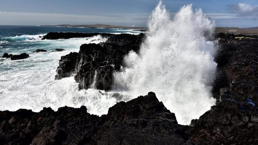 From Reykjavik: Reykjanes Geopark Tour & Airport Transfer - Reykjanesviti and the sea cliffs
