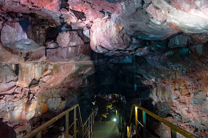 From Reykjavík: The Lava Tunnel tour with Round-trip Transfer - Why the guide matters