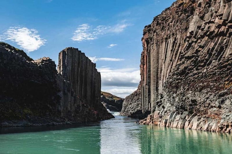 From Seydisfjordur: Studlagil Canyon Shore Excursion - Reaching the basalt columns at Stuðlagil