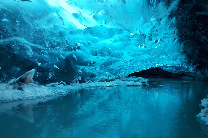 Frozen Wonders : Small Group Ice Cave Tour - Why the group limit changes the day