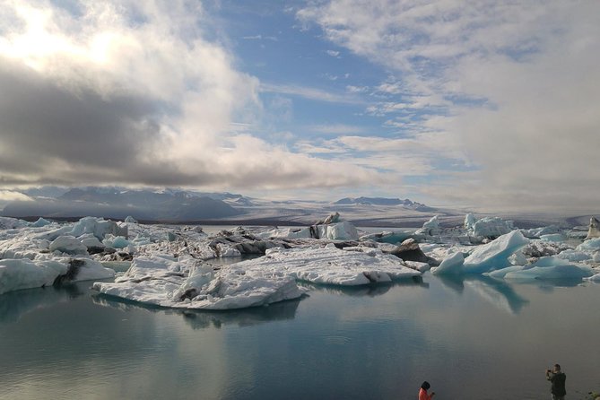 Glacier Lagoon, Diamond Beach, Black Sand Beaches and Waterfalls - Skógafoss: a waterfall you can feel