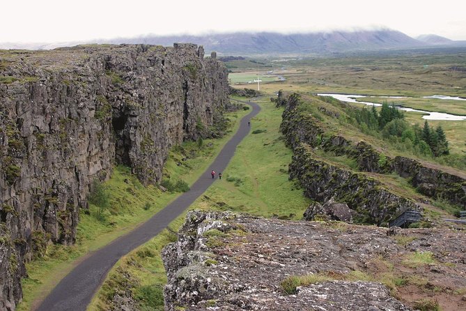 Golden Circle 7 Hours Bus Tour from Reykjavik - The guide makes the difference