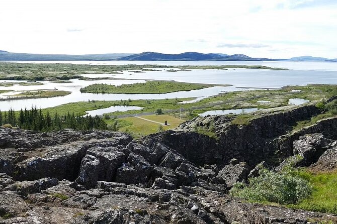 Golden Circle and Sky Lagoon Full-Day Tour - Þingvellir National Park: plates, parliament, and a strong opening
