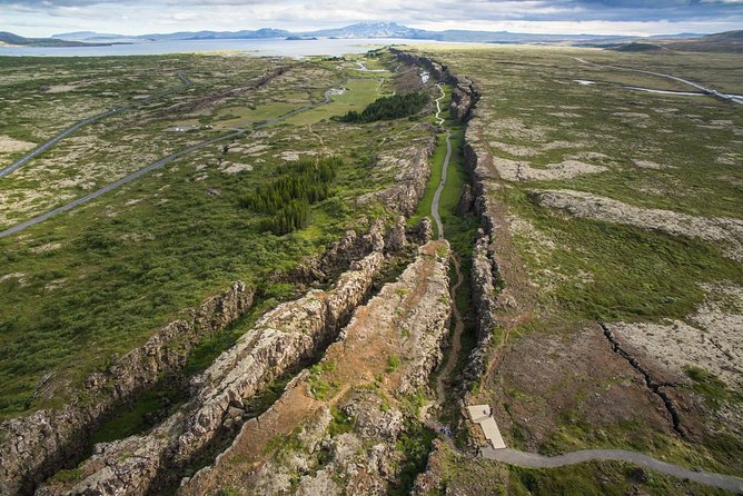 Golden Circle Classic in Small group - Also for cruises - What to pack for a changeable Icelandic day