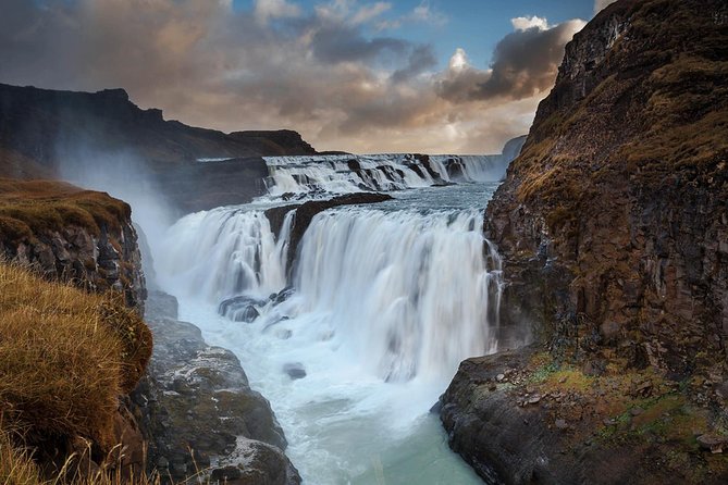 Golden Circle Classic in Small group - Also for cruises - Geysir and Strokkur: a reliable burst of geothermal power
