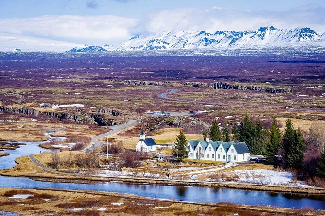 Golden Circle & Northern Lights Tour from Reykjavik - The Northern Lights hunt near Reykjavík