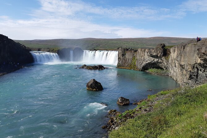 Half-Day Combo Tour to Goðafoss, Laufas and The Christmas House - Who will get the most from this outing?