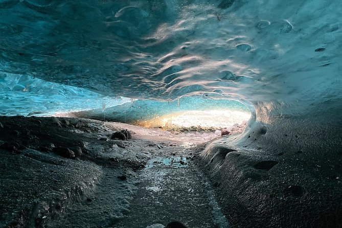 Ice Cave and Glacier Exploration Tour of Vatnajökull from Jökulsárlón - Why the small group changes the day