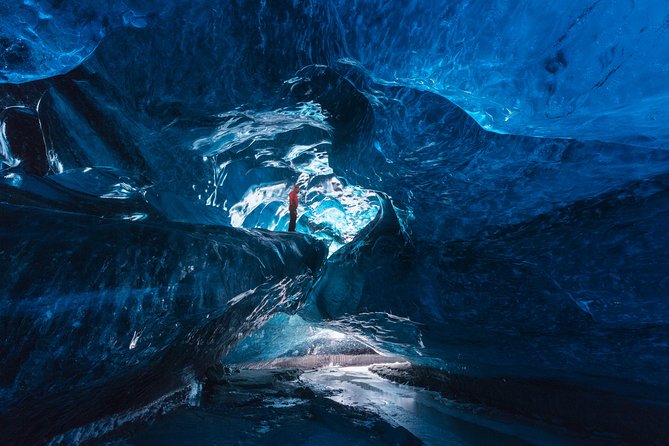 Ice Cave Tour in the National Park of Vatnajökull - Inside a cave that may not match the photos