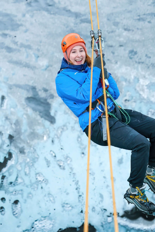 Iceland: Glacier Zip Line Tour with Hike or Ice Cave Visit - What the guide and small group add