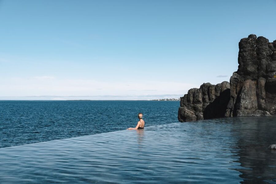 Iceland: Silfra Snorkeling Tour and Sky Lagoon Spa Combo - Getting ready at the Thingvellir meeting point