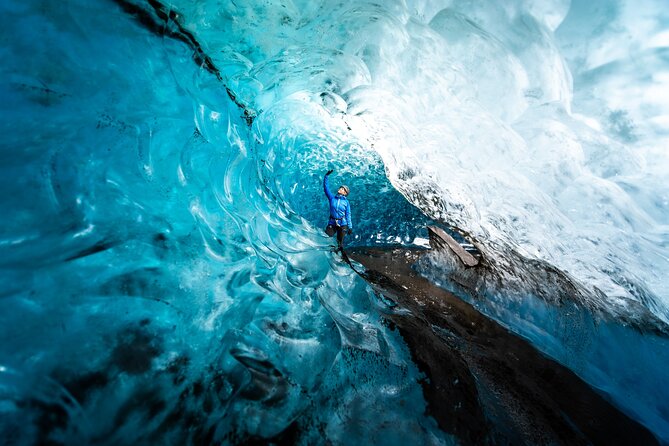Jökulsárlón: Blue Ice Cave and a Long Glacier Hike - Entering the remote blue ice cave
