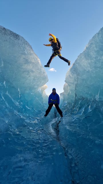 Jökulsárlón: Blue Ice Cave Tour and Glacier Walk - Walking across Vatnajökull
