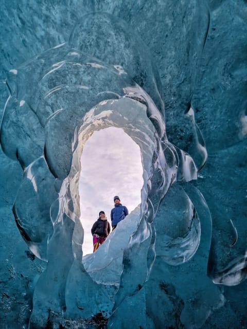 Jökulsárlón: Blue Ice Cave Tour and Glacier Walk - Finding the blue ice cave