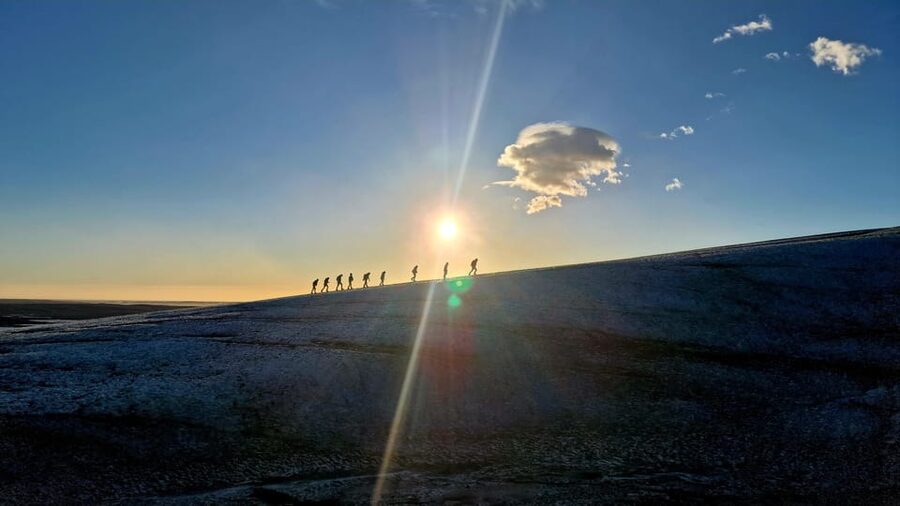 Jökulsárlón: Blue Ice Cave Tour and Glacier Walk - Who will enjoy this glacier walk