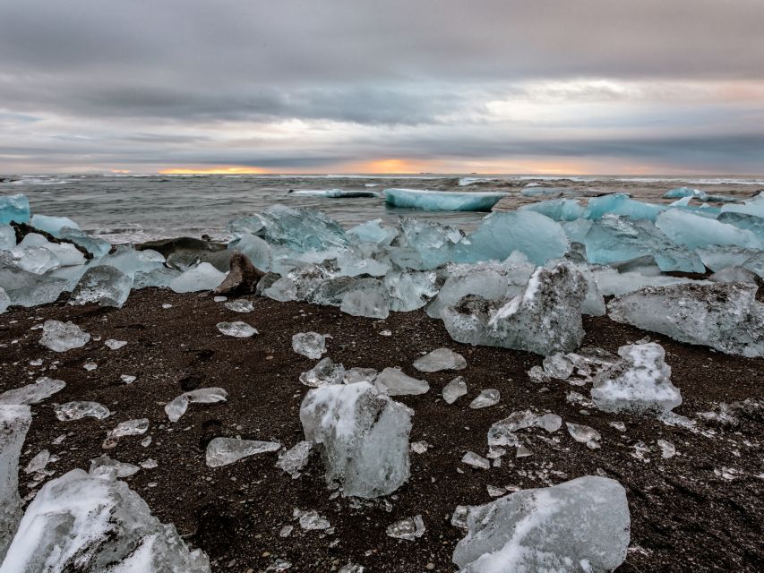 Jökulsárlón Floating Glacier & Diamond Beach Day Tour - Diamond Beach and its black-sand setting