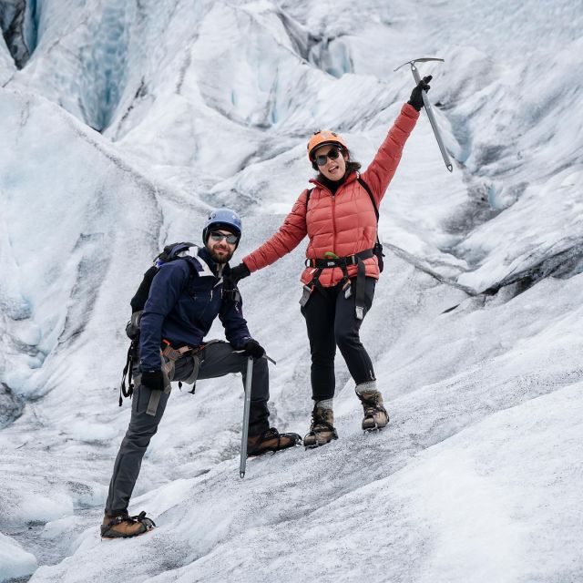 Jökulsárlón: Glacier Hike, Ice Cave, and Photoshoot Package - The approach across glacial tundra