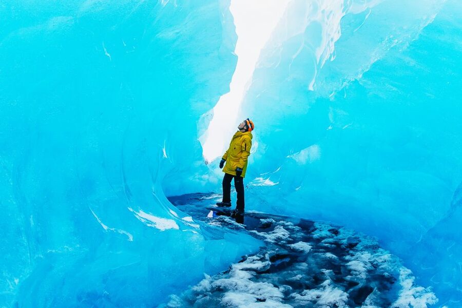 Jökulsárlón: Vatnajökull Ice Cave Guided Tour - The 5 to 15 minute walk to the cave