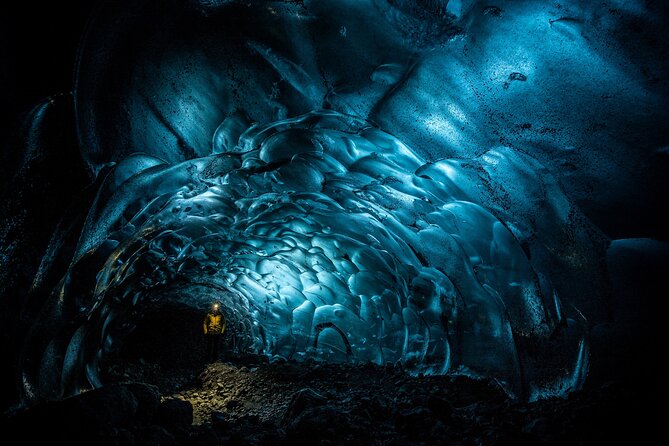 Jökulsárlón: Visit a Natural Blue Ice Cave - Meeting at Jökulsárlón at 11am