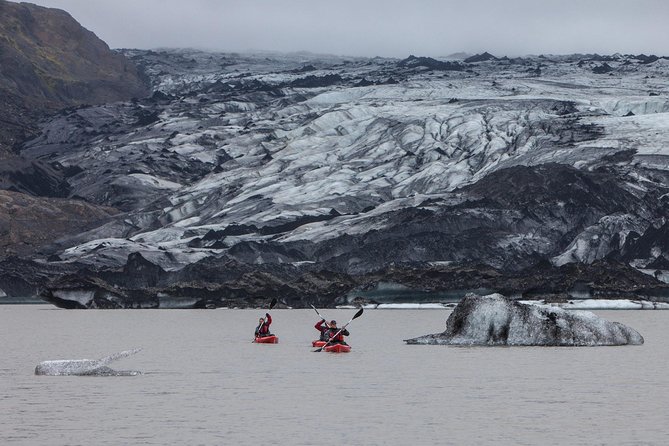 Kayaking on the Sólheimajökull Glacier Lagoon - Learning to paddle before the ice comes close