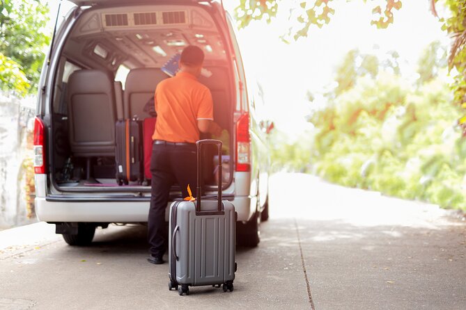 Keflavik Airport Private Transfer To/From Reykjavik cruise Ports - Communication can make or break the ride