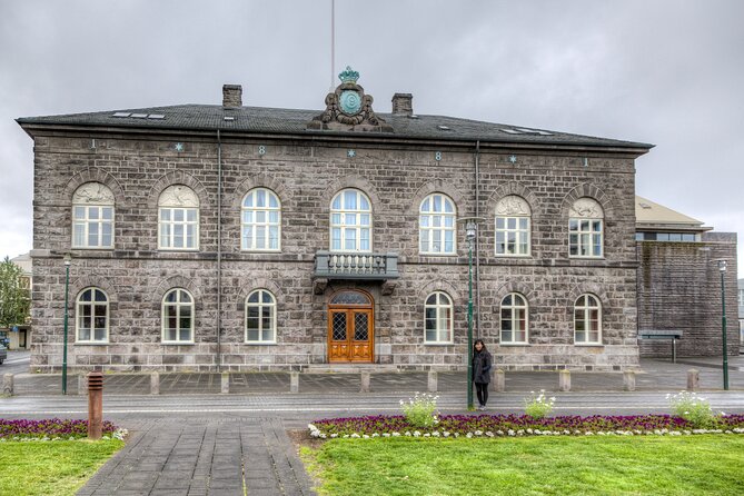 Keflavik International Airport Private Transfer - Returning from Reykjavik three hours before departure